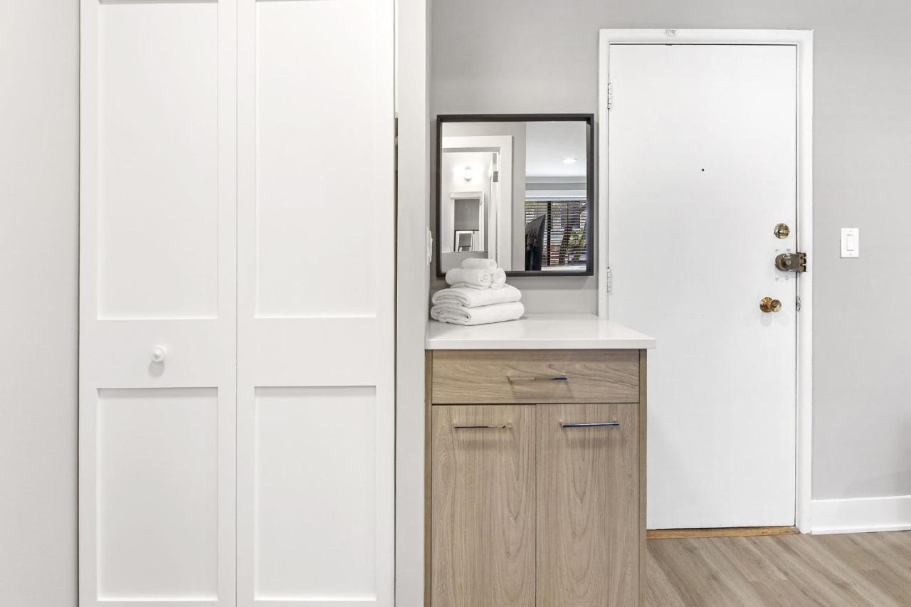 Sophisticated Studio Apartment With Modern Kitchen - Oakdale Od2 Rep Chicago Exterior photo